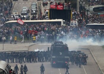 Materiais da Condor S/A foram usados no massacre contra professores no 29 de abril. Foto: Divulgação
