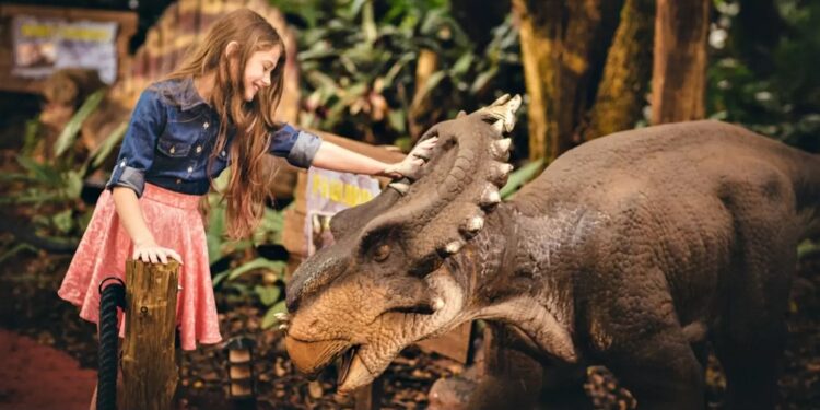 Entre os destaques do atrativo está um T-Rex com cerca de 12 metros de altura. Foto: Complexo Dreams Park