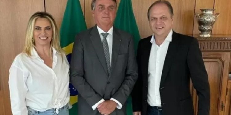 Cida Borghetti com Jair Bolsonaro e o marido, Ricardo Barros, no Planalto (Reprodução)