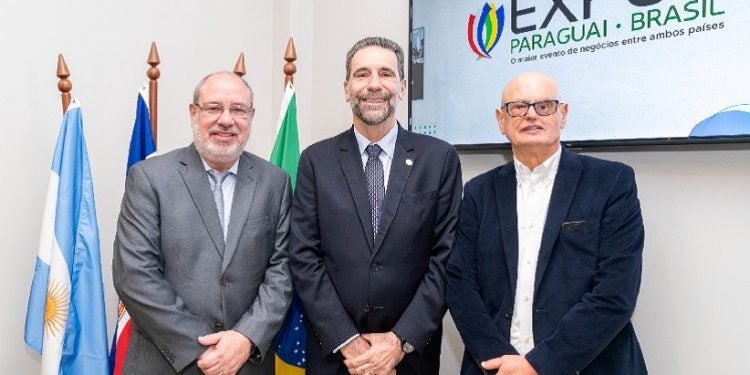 Justo Zacarías Irún, Enio Verri e Danilo Vendruscolo (presidente da ACIFI). Foto: Sara Cheida/Itaipu Binacional