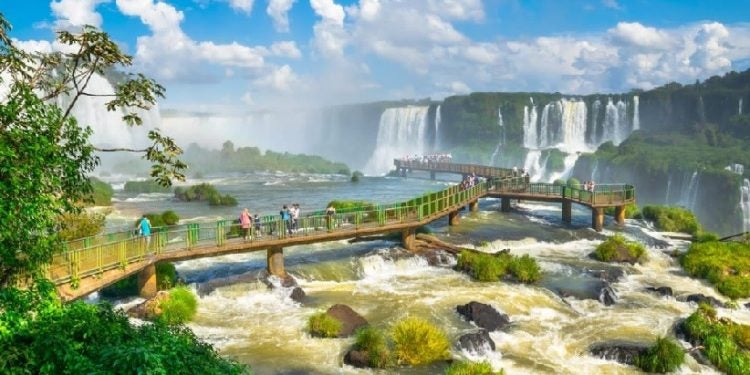 As Cataratas do Iguaçu são um dos cartões-postais mais conhecidos do país