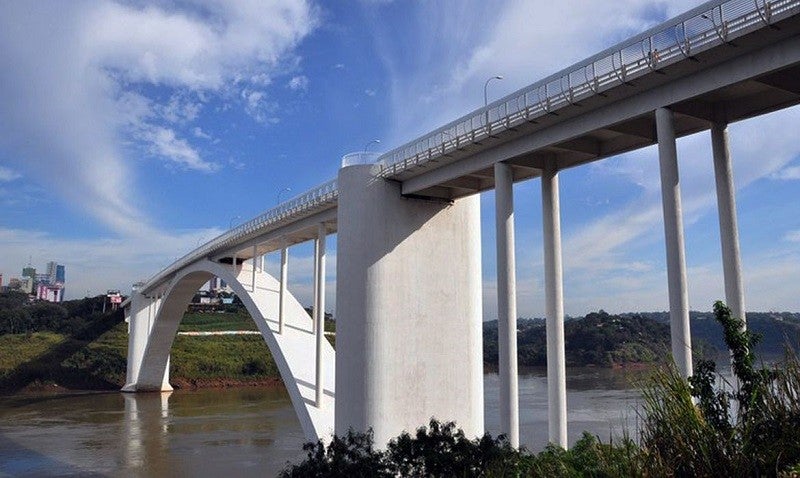 Ponte Internacional da Amizade (BR-277),Aduana de Foz do Iguaçu, Fronteira Brasil e Paraguai - Foto: Repordução
