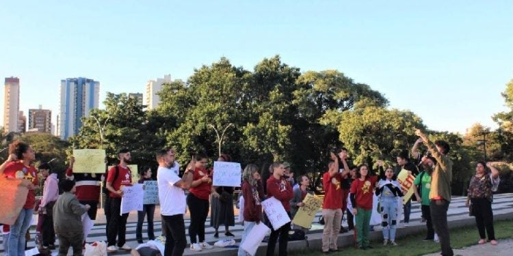 Ato público em Foz do Iguaçu integrou agenda nacional pela regogação do NEM - foto: Assessoria