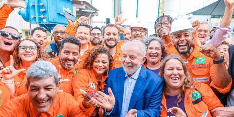 Legenda da foto: Presidente Lula durante a cerimônia de anúncio de início das obras de dragagem do Canal de São Lourenço, no Porto de Niterói - Foto: Ricardo Stuckert / PR