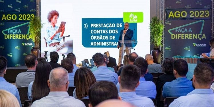 Delegados eleitos pelos cooperados recebem a prestação de contas anual do Sicoob Três Fronteiras – foto Marcos Labanca