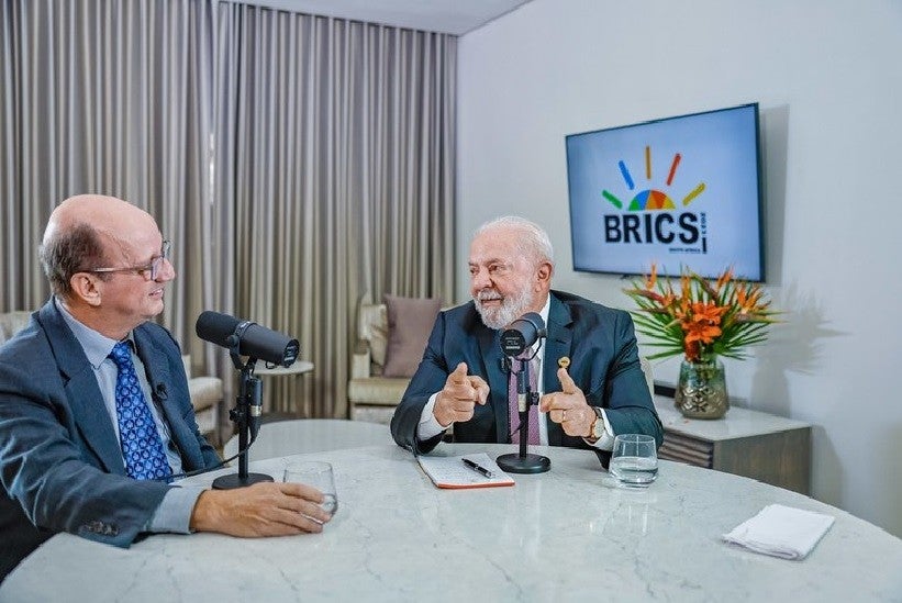 Lula durante o programa de entrevistas semanal com o jornalista Marcos Uchôa: relação de reconhecimento histórico e solidariedade com o continente africano. Foto: Ricardo Stuckert / PR