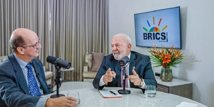 Lula durante o programa de entrevistas semanal com o jornalista Marcos Uchôa: relação de reconhecimento histórico e solidariedade com o continente africano. Foto: Ricardo Stuckert / PR