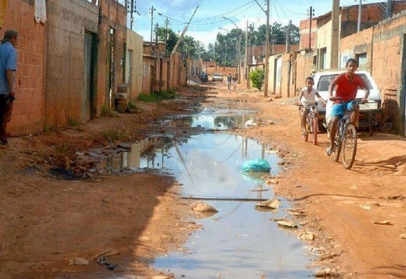 Mais de 35 milhões de pessoas também vivem sem água tratada em todo o país | Agência Brasil