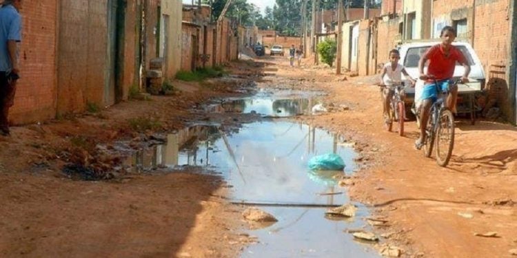 Mais de 35 milhões de pessoas também vivem sem água tratada em todo o país | Agência Brasil