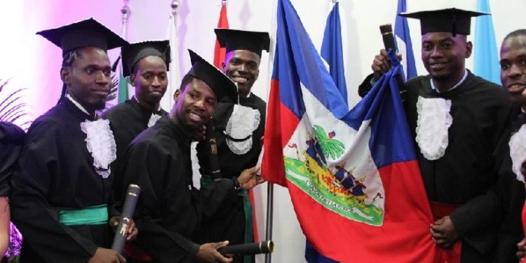 Primeira formatura de alunos haitianos da UNILA, realizada em 2018