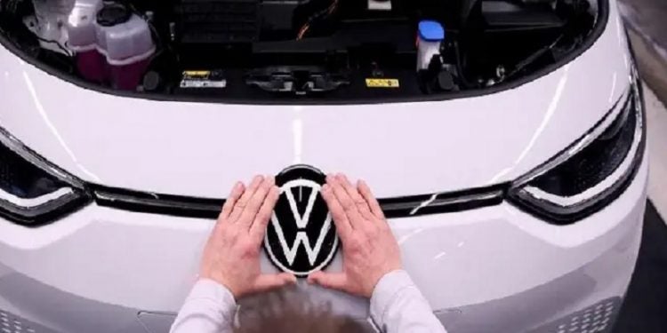volksvagem-e-mercedes-benz-paralizam-fabricas-no-brasil-fronteiralivre