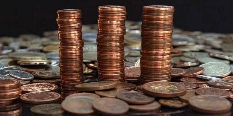 Um trabalhador remunerado pelo mínimo comprava o equivalente a 2,02 cestas básicas em 2015. No ano passado, 1,62 cesta, queda de 19,8%