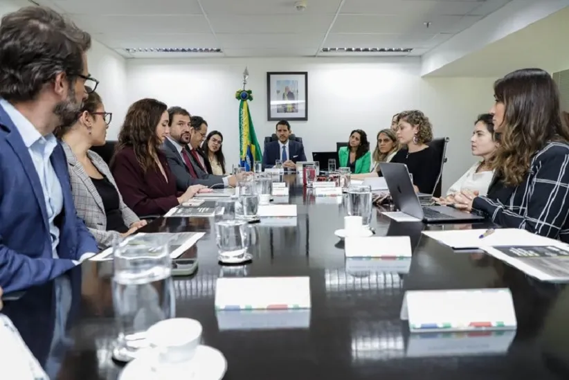 Realizada na sede da AGU, a reunião contou também com representantes do Ministério da Justiça e Segurança Pública e da Secretaria de Comunicação Social, entre outros órgãos - Foto: Renato Menezes/Ascom AGU