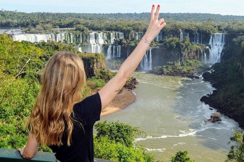 Cataratas e visitante: Foto: Christian Rizzi