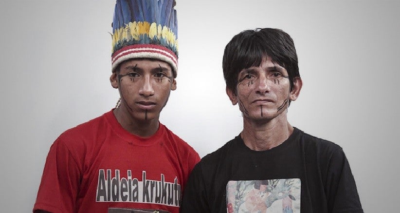 Kunumi MC com seu pai, o escritor Olivio Jekupé (Foto: Divulgação)