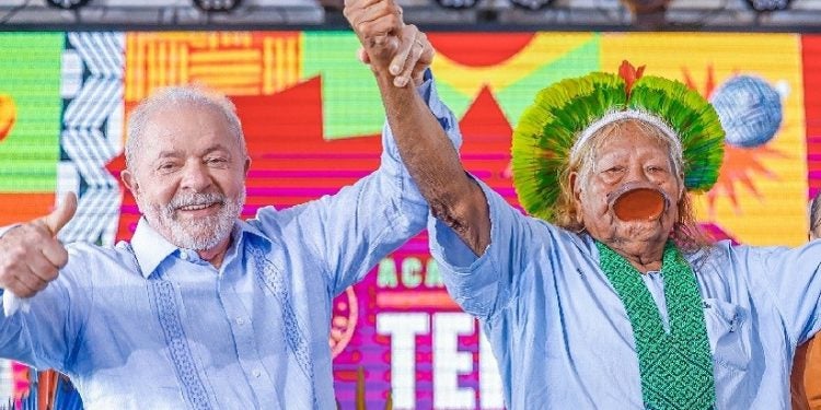 Lula com o cacique Raoni. Foto: Ricardo Stuckert/PR