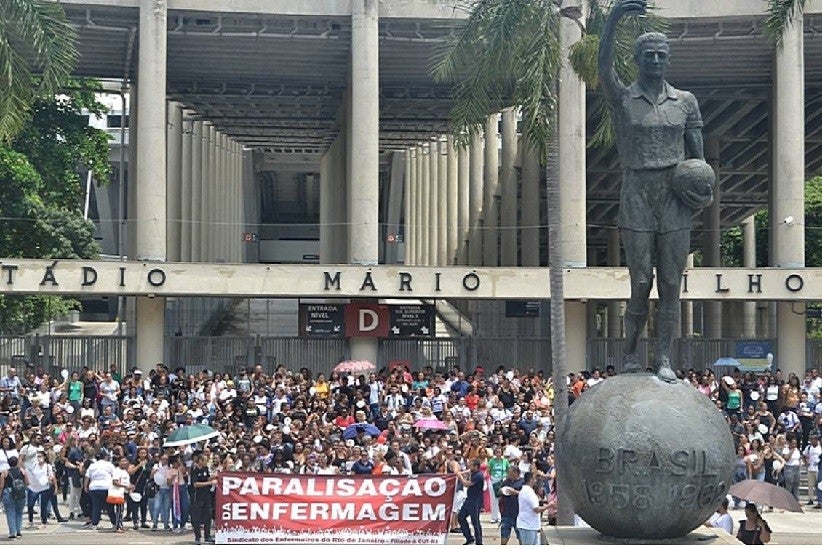 No Rio de Janeiro, os profissionais de enfermagem se reuniram hoje no Maracanã