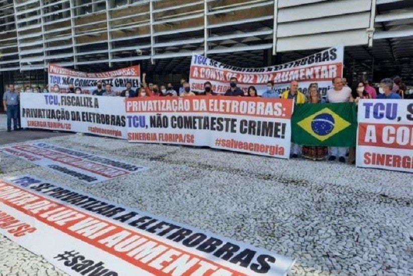 Ato dos Eletricitários em 20 de abril, em frente ao TCU