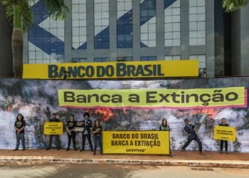 Ato do Greenpeace Brasil em frente à sede do Banco do Brasil - Foto: Tuane Fernandes/Greenpeace Brasil