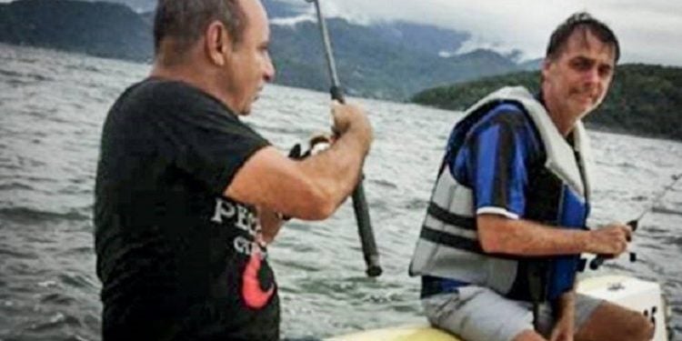 PESCA - Tempos felizes com o “capitão”: hoje, o presidente o chama de “roleiro” ./Reprodução