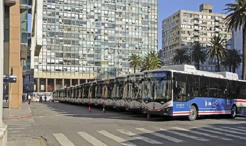 Los autobuses eléctricos chinos llegan a Montevideo, Uruguay (imagem: Presidencia de la República Oriental del Uruguay)