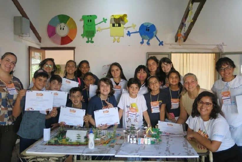 Oficinas do ONU-Habitat realizadas em escolas de Barracão (PR) e Bernardo de Irigoyen (Argentina) instigaram estudantes a imaginar espaços públicos que promovam a integração da população.
Foto: © Ana Beatriz Paes/ONU-Habitat Brasil