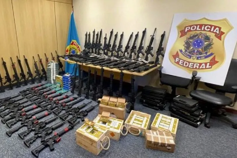 Exemplo de apreensão de armas ilegais feita pela Polícia Federal no Rio de Janeiro - Foto: Divulgação / Polícia Federal