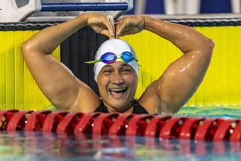 Patrícia Santos celebra recorde das Américas na piscina do CT Paralímpico | Foto: Alessandra Cabral/CPB
