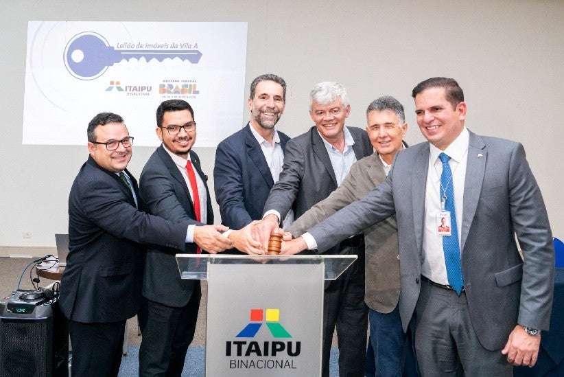 Diretores de Itaipu na abertura do primeiro leilão de casas. Foto: Sara Cheida/Itaipu Binacional