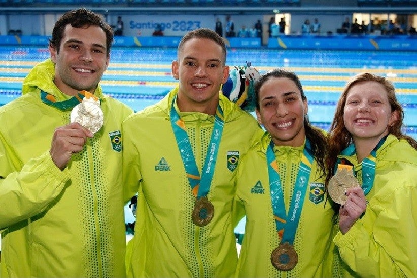 Marcelo Chierighini, Guilherme Caribé, Ana Carolina Vieira e Stephanie Balduccini: quarteto de ouro e do recorde Pan-Americano no 4 x 100m misto da natação. Foto: Satiro Sodré / CBDA