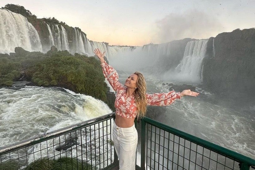 Eliana visitando as Cataratas do Iguaçu. Créditos: Instagram @eliana