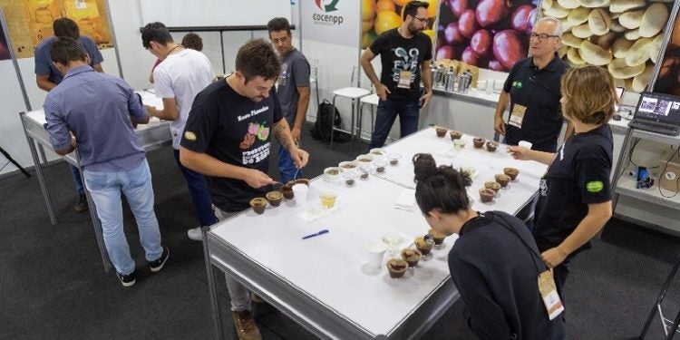 Oficinas de torra e degustação de cafés especiais estão entre as atividades da programação. Foto: Divulgação.