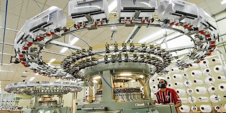 De acordo com a CNI, o faturamento do setor teve queda de 1% na comparação com o mesmo semestre de 2018. //Divulgação

Leia mais em: https://veja.abril.com.br/economia/industria-ficou-estagnada-no-1o-semestre-diz-cni/
