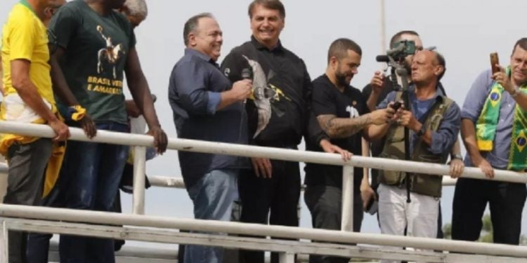 Para o Exército, participação de Pazuello em ato com Bolsonaro não configura "transgressão disciplinar"