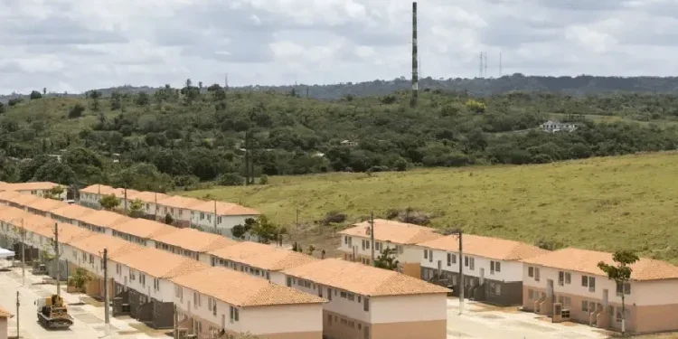 Caixa e construtora são condenadas a indenizar moradores de imóvel com vícios construtivos.(Imagem: Joédson Alves/Agência Brasil)  Epa! Vimos que você copiou o texto. Sem problemas, desde que cite o link: https://www.migalhas.com.br/quentes/409050/minha-c
