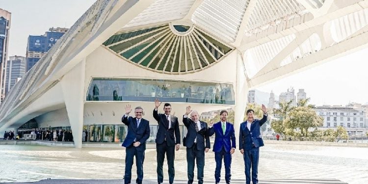 Na foto em frente ao Museu do Amanhã, no Rio de Janeiro, os presidentes de Argentina (Alberto Fernández), Paraguai (Santiago Peña), Brasil (Luiz Inácio Lula da Silva), Uruguai (Luis Alberto Lacalle Pou) e Bolívia (Luis Arce). Foto: Ricardo Stuckert / PR