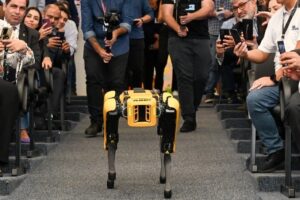 Exibido no evento, cão-robô será testado no laboratório recém-inaugurado.