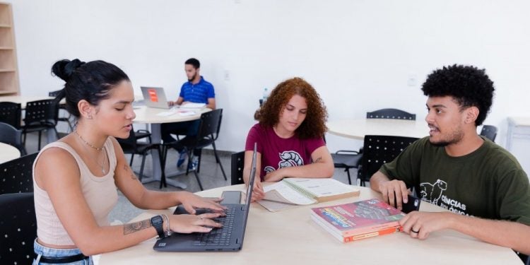 Considerada a Universidade mais internacional do Brasil, a UNILA tem alunos de 39 nacionalidades e recebe estudantes refugiados e portadores de visto humanitário desde 2018