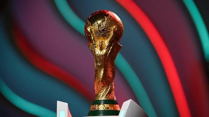 Troféu da Copa do Mundo FIFA durante sorteio da fase de grupos da Copa do Mundo de 2022. (Michael Regan - FIFA/FIFA via Getty Images)