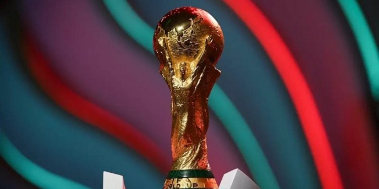 Troféu da Copa do Mundo FIFA durante sorteio da fase de grupos da Copa do Mundo de 2022. (Michael Regan - FIFA/FIFA via Getty Images)