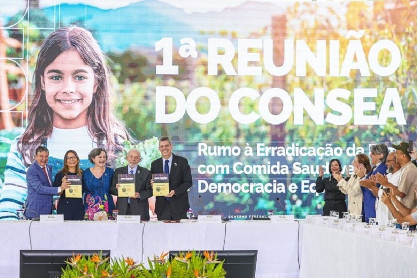 O ministro Wellington Dias (Desenvolvimento e Assistência Social), a primeira-dama Janja, a secretária de Segurança Alimentar, Lilian Rahal, o presidente Lula e o ministro Márcio Macêdo (Secretaria-Geral da Presidência), durante a Reunião do Consea - Foto