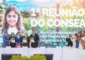 O ministro Wellington Dias (Desenvolvimento e Assistência Social), a primeira-dama Janja, a secretária de Segurança Alimentar, Lilian Rahal, o presidente Lula e o ministro Márcio Macêdo (Secretaria-Geral da Presidência), durante a Reunião do Consea - Foto