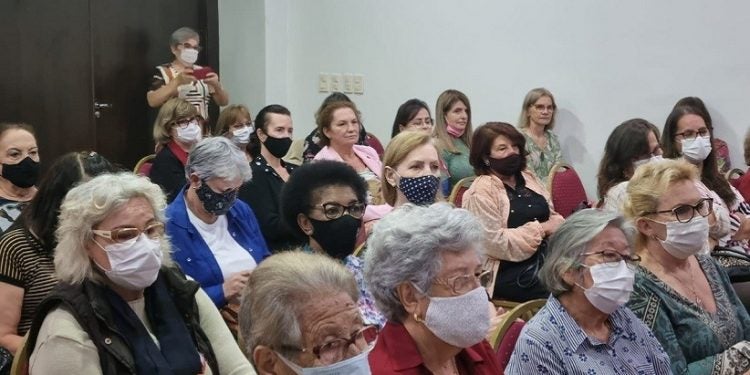 Professores e funcionários aposentados das cidades da região participaram do encontro – Foto: Assessoria