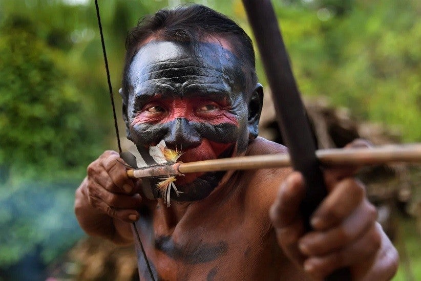 Homem waiãpi exibe arco e flecha na aldeia Manilha - Foto: Reprodução
