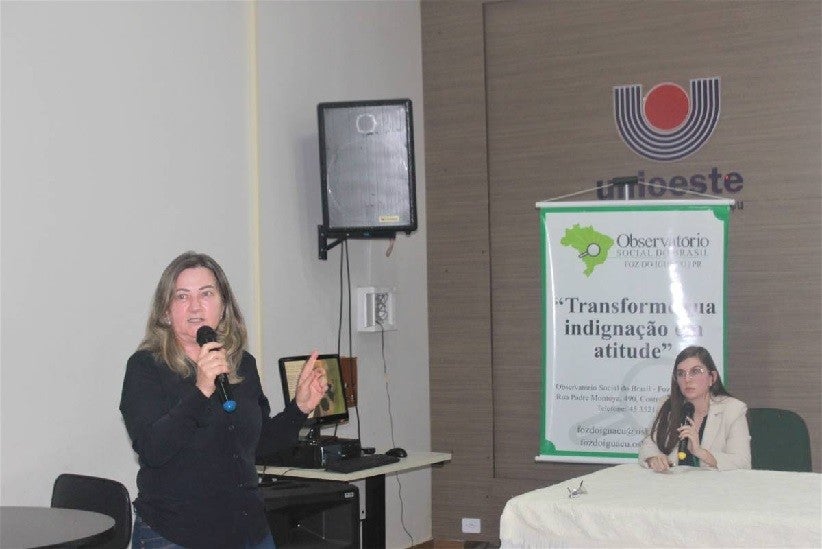 Leonor Venson e Rafaela Buono durante a apresentação na Unioeste/Foz - foto: Divulgação