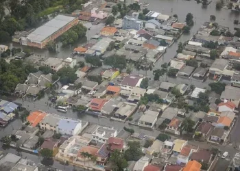 Municípios gaúchos afetados pelas fortes enchentes precisam seguir o passo a passo e cadastrar os moradores para que eles possam receber o Auxílio Reconstrução (Foto: Ricardo Stuckert/ Secom-PR)