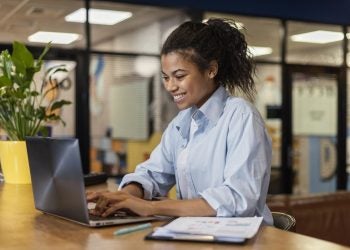 As áreas com maior oferta de vagas são Administração, Pedagogia, Direito, Contabilidade e Educação Física - Créditos: Freepik