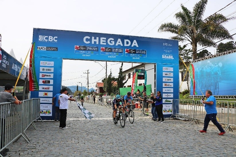 Leangel Meneses e Paula Villalba (foto) faturam o lugar mais alto do pódio nesta terça-feira (3), na primeira das três provas de ciclismo em Urubici - Juliane Bogo/CBC