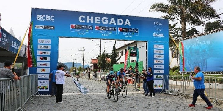 Leangel Meneses e Paula Villalba (foto) faturam o lugar mais alto do pódio nesta terça-feira (3), na primeira das três provas de ciclismo em Urubici - Juliane Bogo/CBC