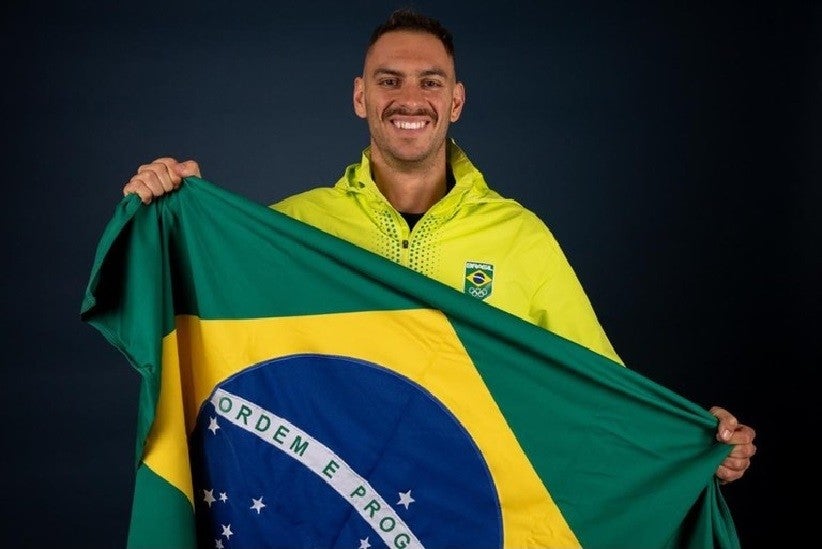Medalhista de bronze na natação nos Jogos Olímpicos de Tóquio, Fernando Scheffer integra o Bolsa Atleta e será um dos porta-bandeiras da delegação brasileira na cerimônia de abertura do Pan de Santiago. Foto: Rafael Bello/COB